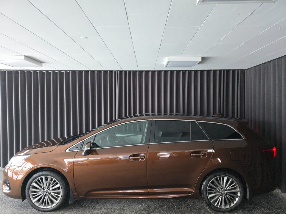 Toyota Avensis 1,8 VVT-i T2 Premium Touring Sports MDS 5d