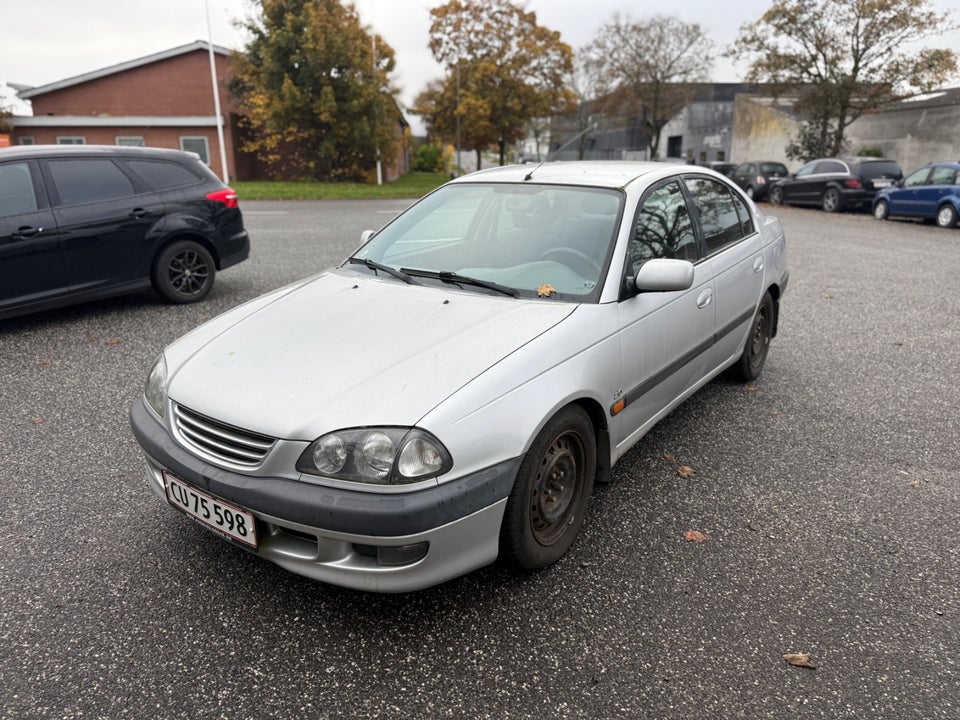 Toyota Avensis 2,0 Sol 4d