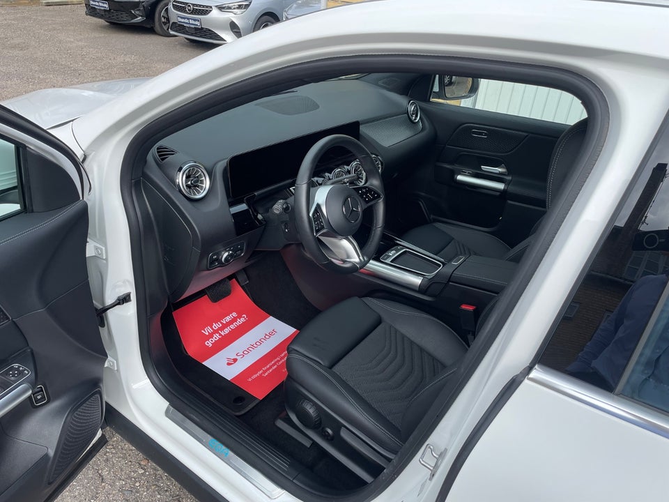 Mercedes EQA300 Progressive 4Matic 5d