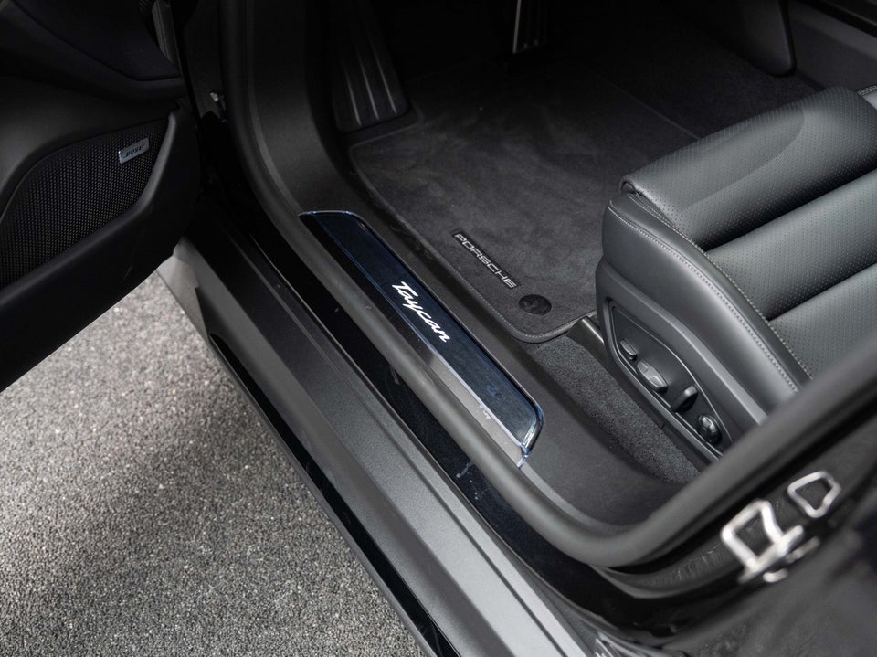 Porsche Taycan Performance+ Black Edition 4d