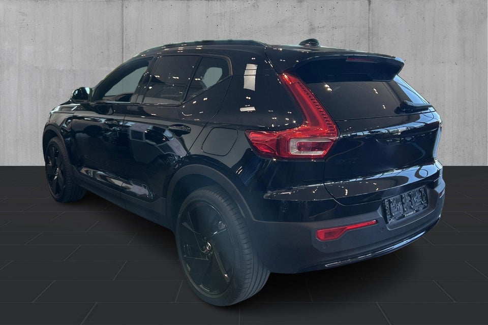 Volvo EX40 Extended Range Black Edition 5d