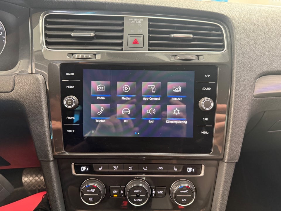 VW Golf VII 2,0 TDi 150 Comfortline Connect Variant DSG 5d