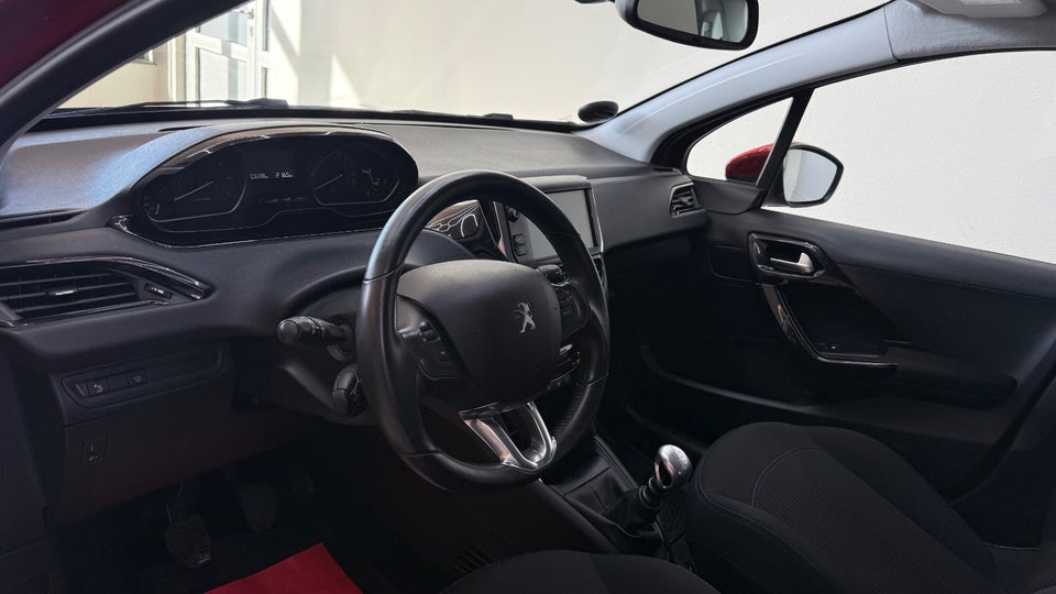 Peugeot 208 1,2 PureTech 110 Signature Sky 5d