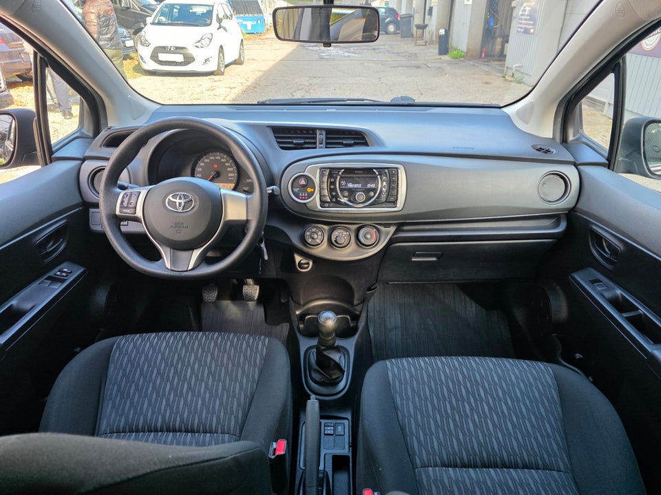Toyota Yaris 1,0 VVT-i T2 5d