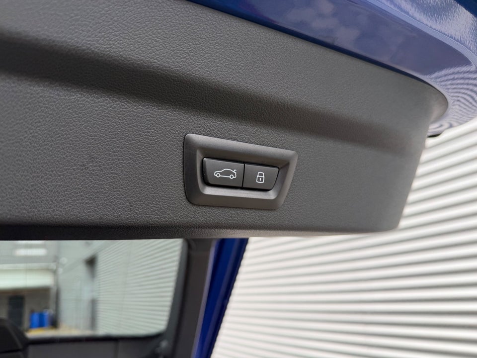 BMW iX2 eDrive20 Fully Charged M-Sport 5d