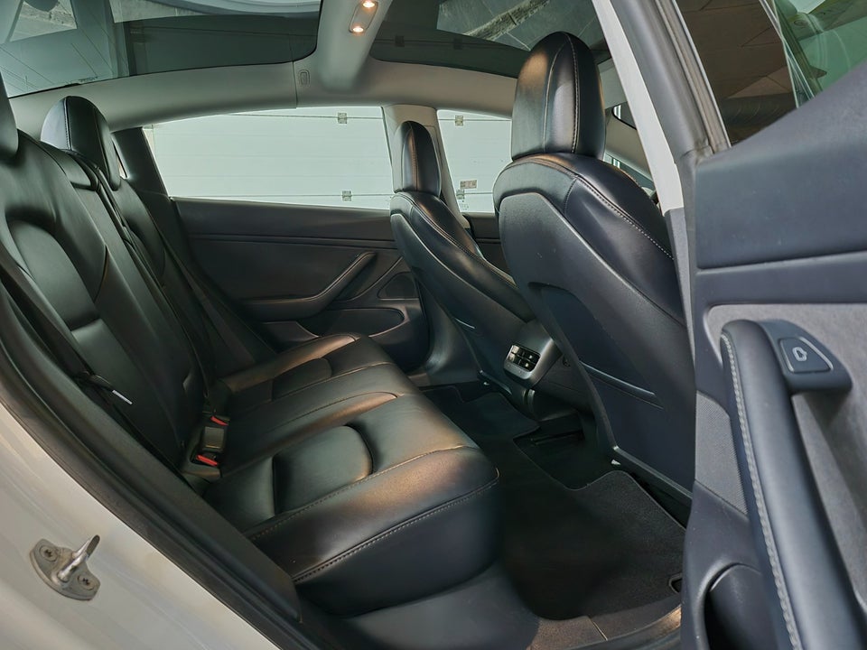 Tesla Model 3 Long Range AWD 4d