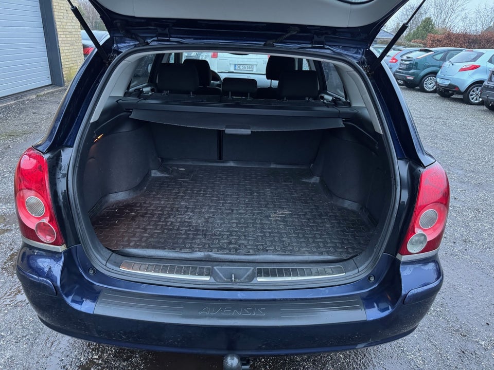 Toyota Avensis 1,8 Sol+ stc. 5d