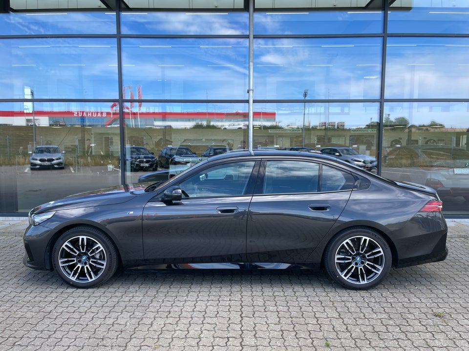 BMW i5 eDrive40 M-Sport 4d