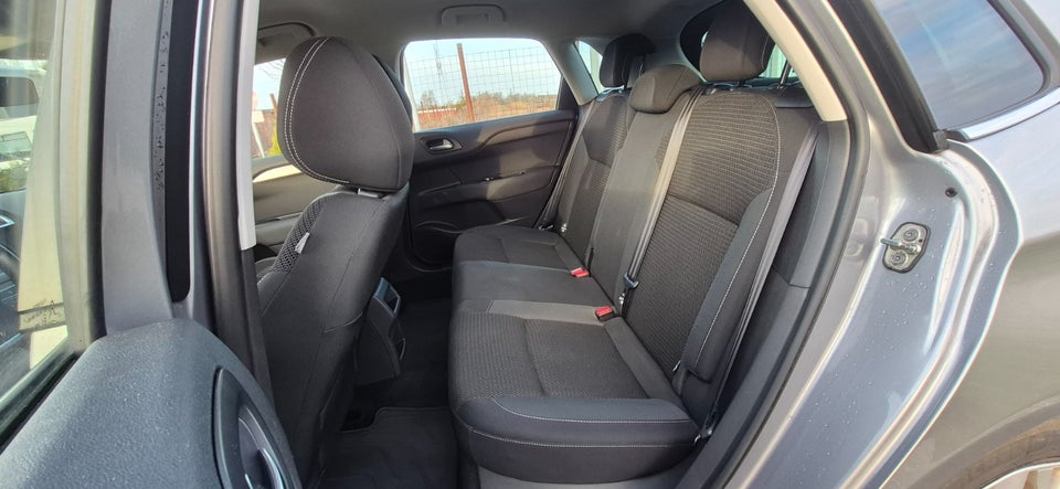 Citroën C4 1,6 BlueHDi 100 Feel Complet 5d