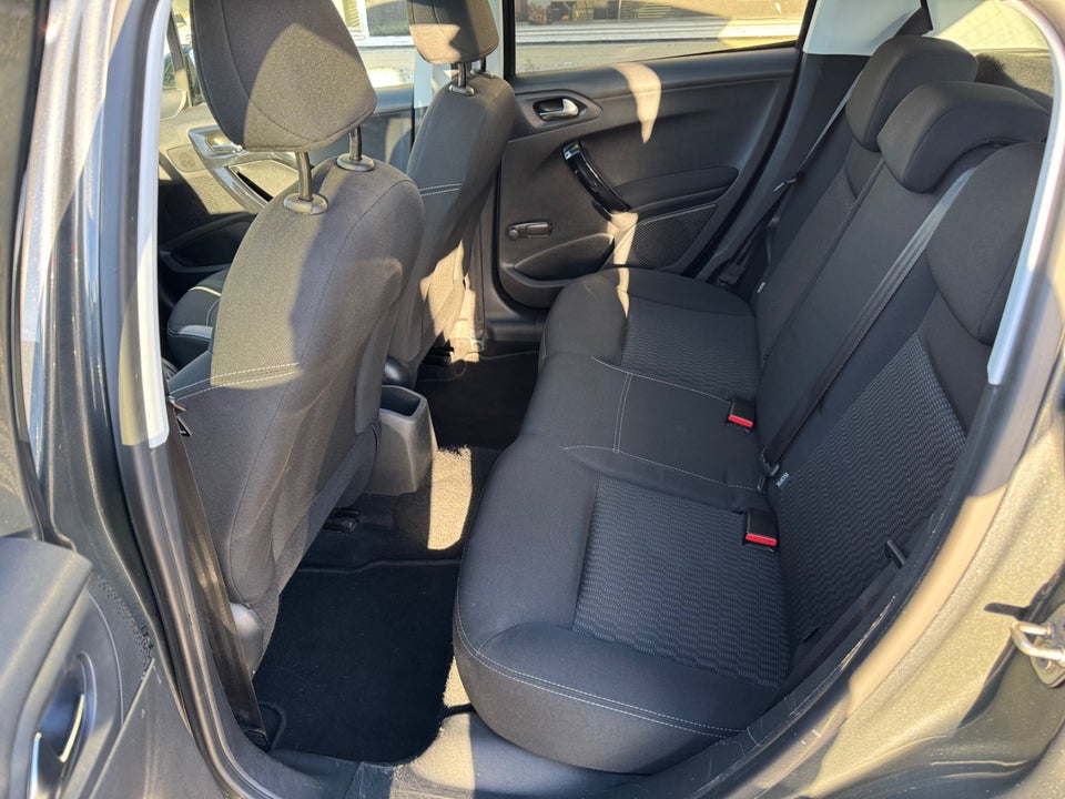 Peugeot 208 1,6 BlueHDi 100 Sky Winter Edition 5d