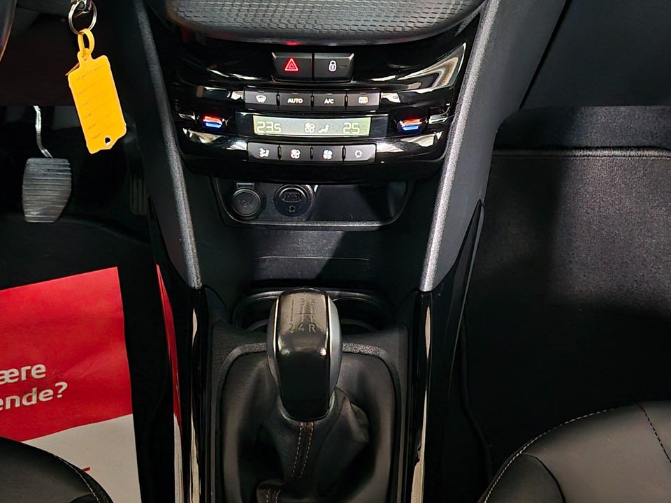 Peugeot 2008 1,6 BlueHDi 100 Allure Sky 5d