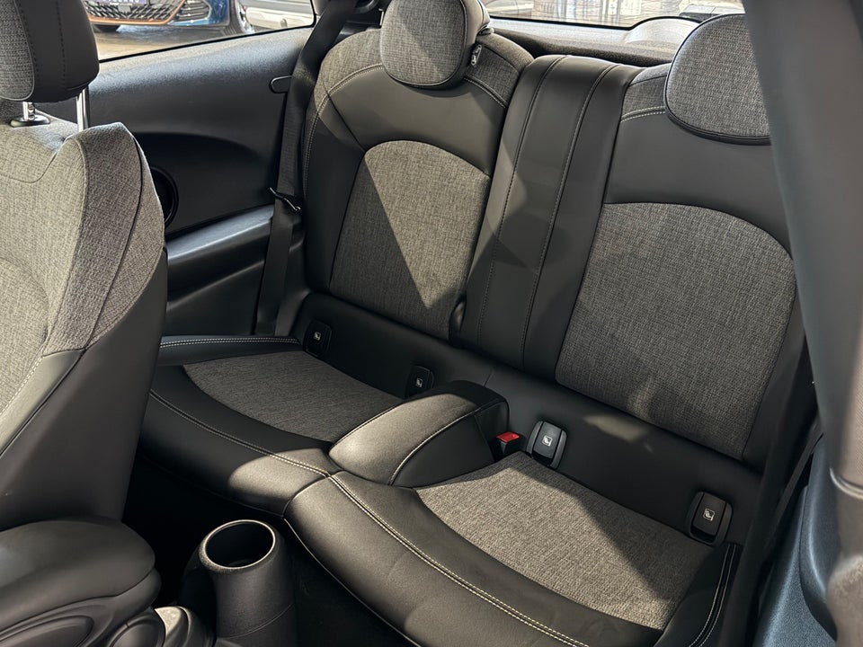 MINI Cooper SE Classic Trim 3d