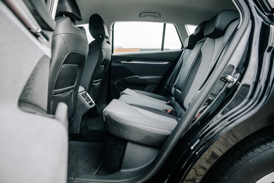 Skoda Enyaq 60 iV Clever Loft 5d