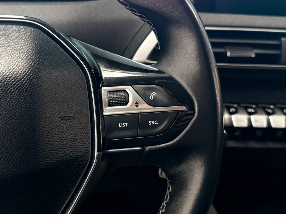 Peugeot 3008 1,2 e-THP 130 Allure 5d