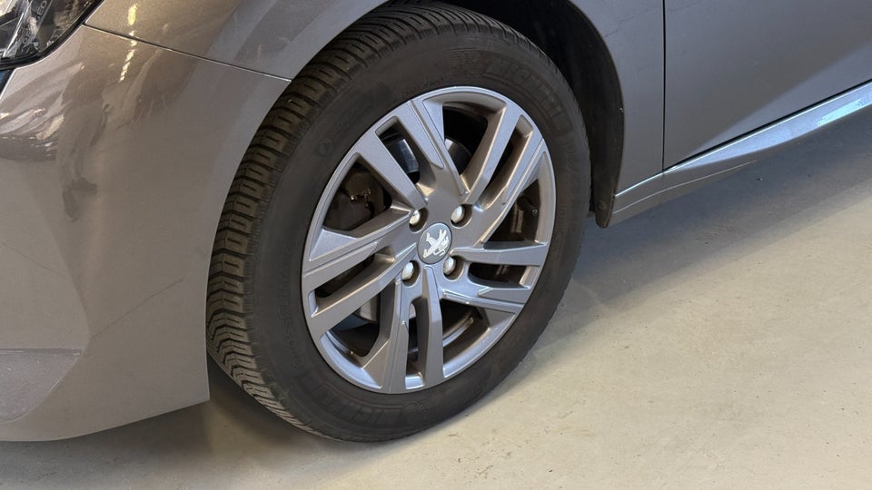 Peugeot 208 1,2 PureTech 100 Active 5d