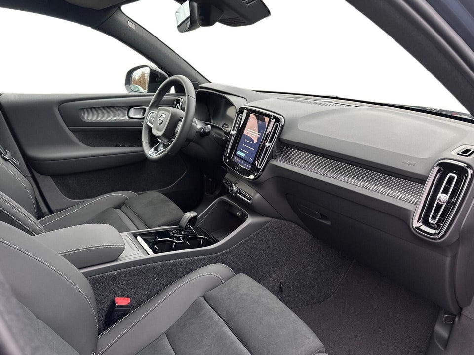 Volvo EX40 Extended Range Black Edition Excess 5d