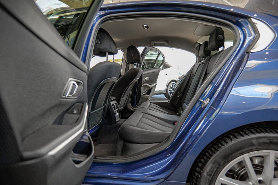 BMW 320d 2,0 Connected aut. 4d