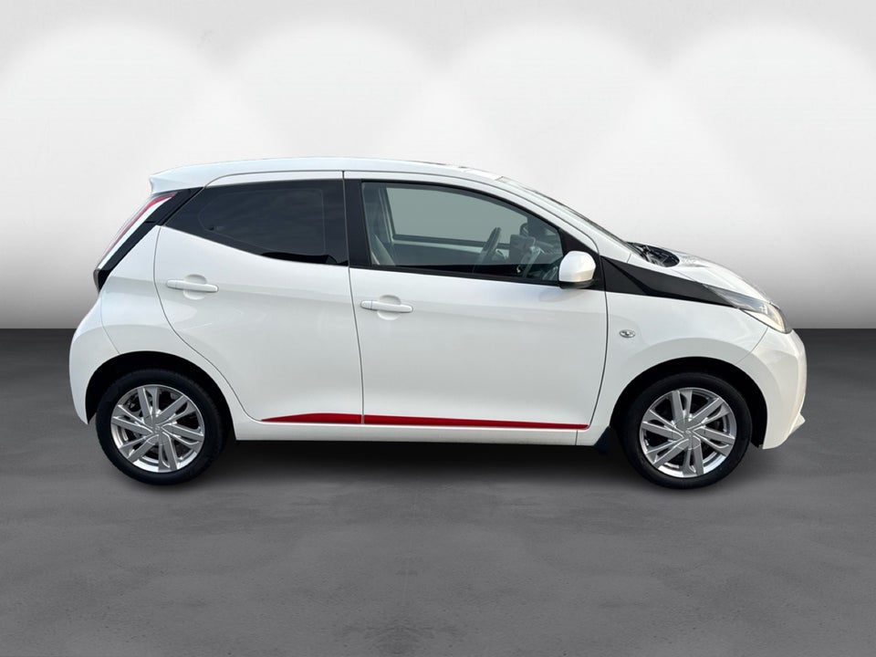 Toyota Aygo 1,0 VVT-i x-press 5d