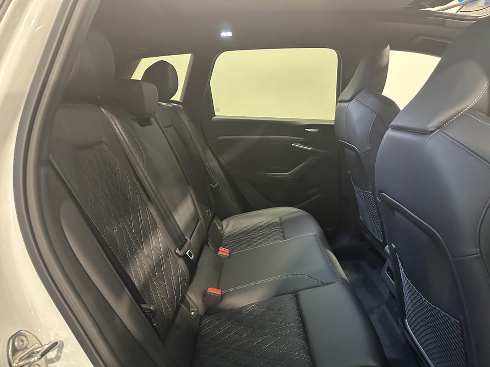 Audi SQ6 e-tron quattro 5d