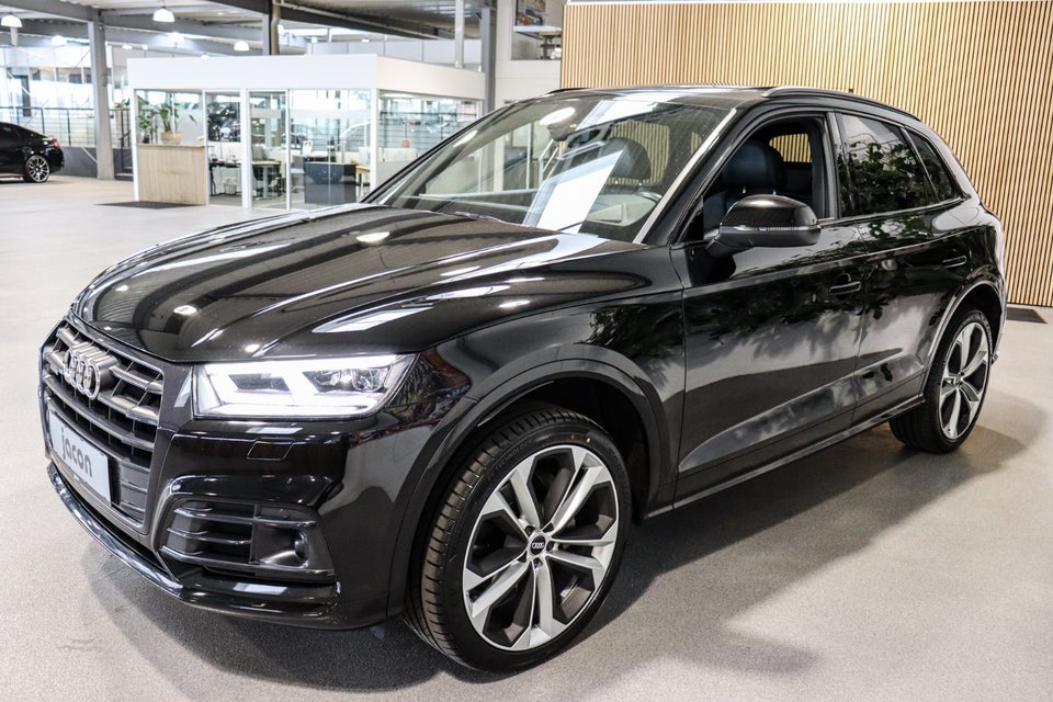 Audi Q5 40 TDi S-line quattro S-tr. 5d