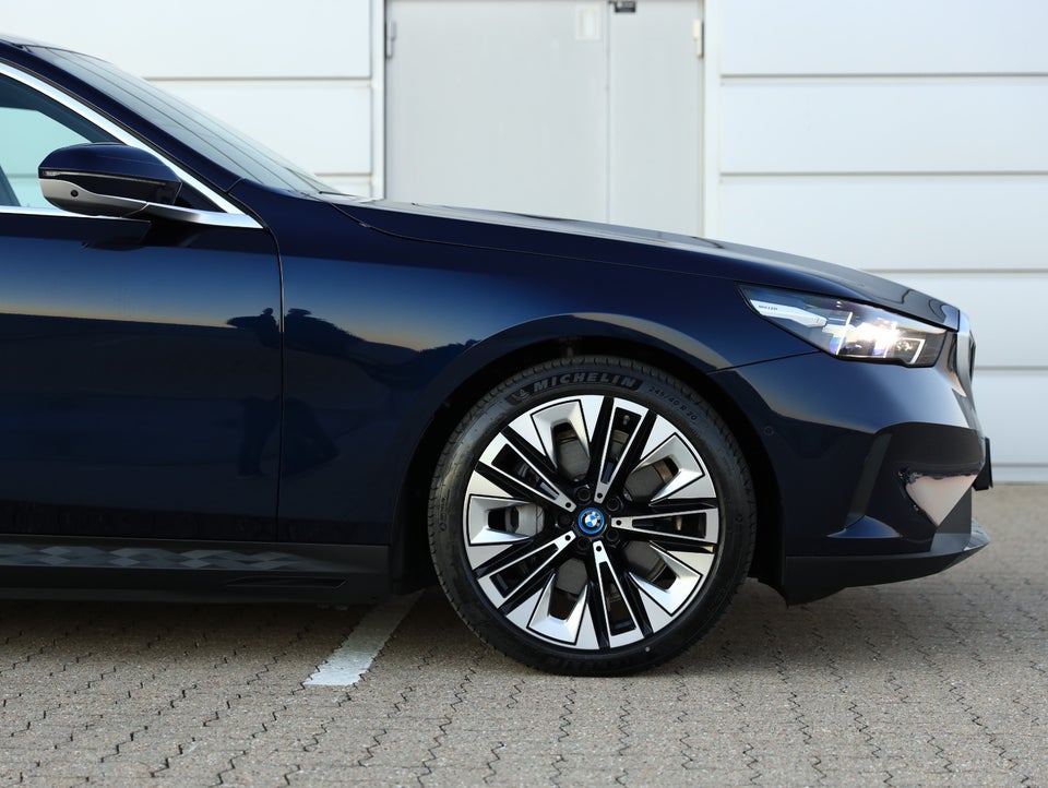 BMW i5 eDrive40 Fully Charged M-Sport 4d