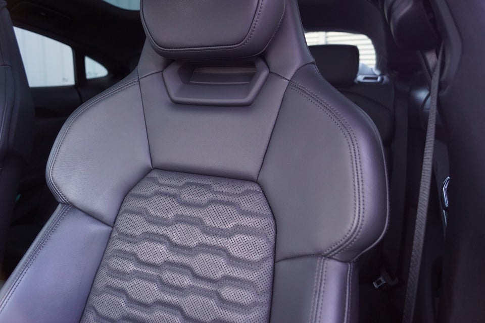 Audi e-tron GT quattro 4d