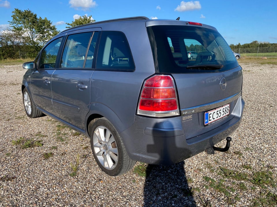 Opel Zafira 2,2 16V Enjoy 5d
