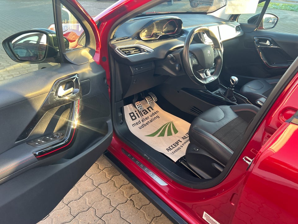 Peugeot 2008 1,6 BlueHDi 120 GT Line Sky 5d