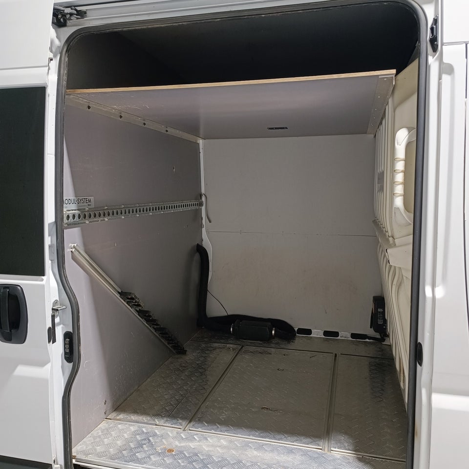Peugeot Boxer 335 2,2 BlueHDi 140 L3H2 Premium