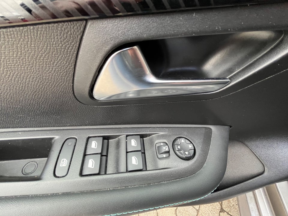 Peugeot 208 1,2 PureTech 100 Allure 5d