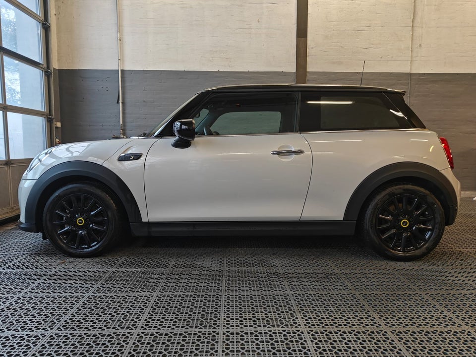MINI Cooper SE Essential 3d