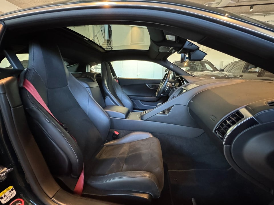 Jaguar F-Type 2,0 P300 Coupé aut. 2d
