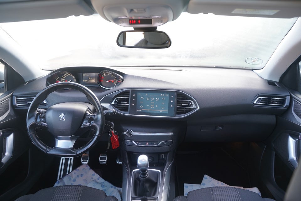 Peugeot 308 1,5 BlueHDi 130 Prestige Sky 5d