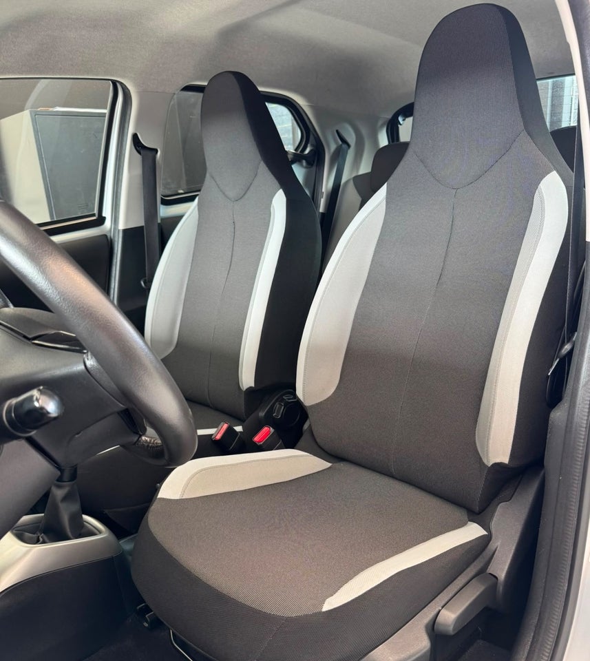 Toyota Aygo 1,0 VVT-i x-play x-touch 5d