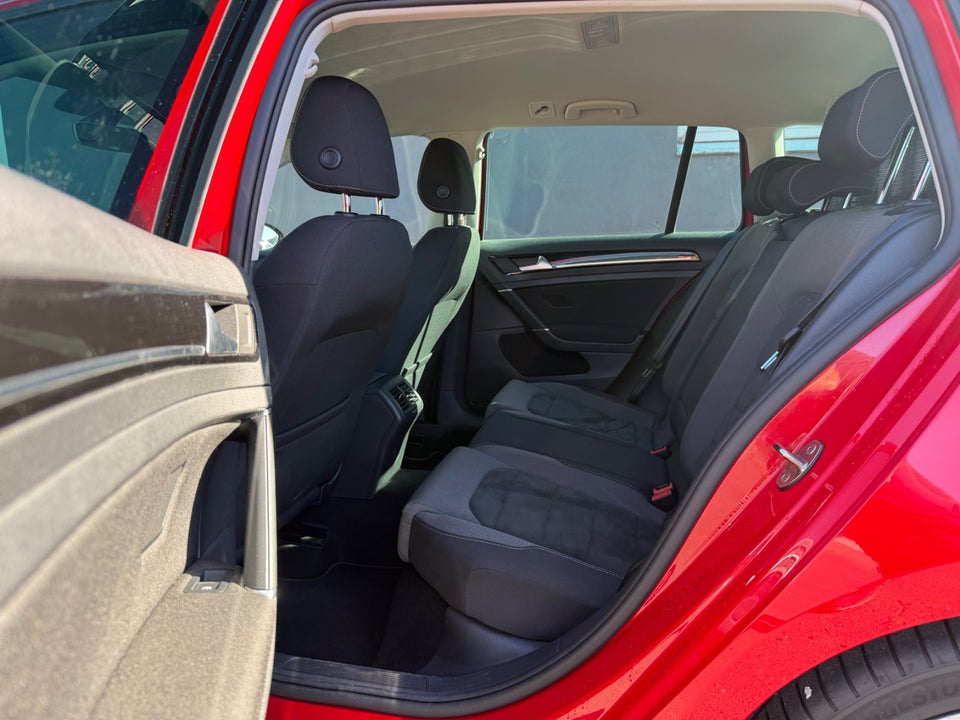 VW Golf VII 2,0 TDi 150 Highline Variant DSG 5d