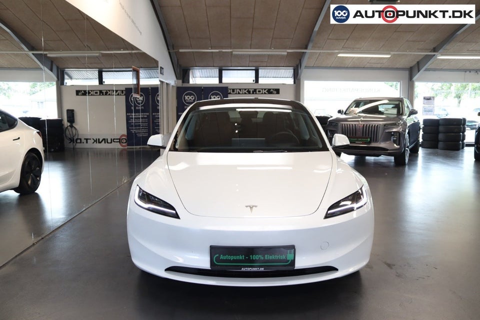 Tesla Model 3 Long Range AWD 4d