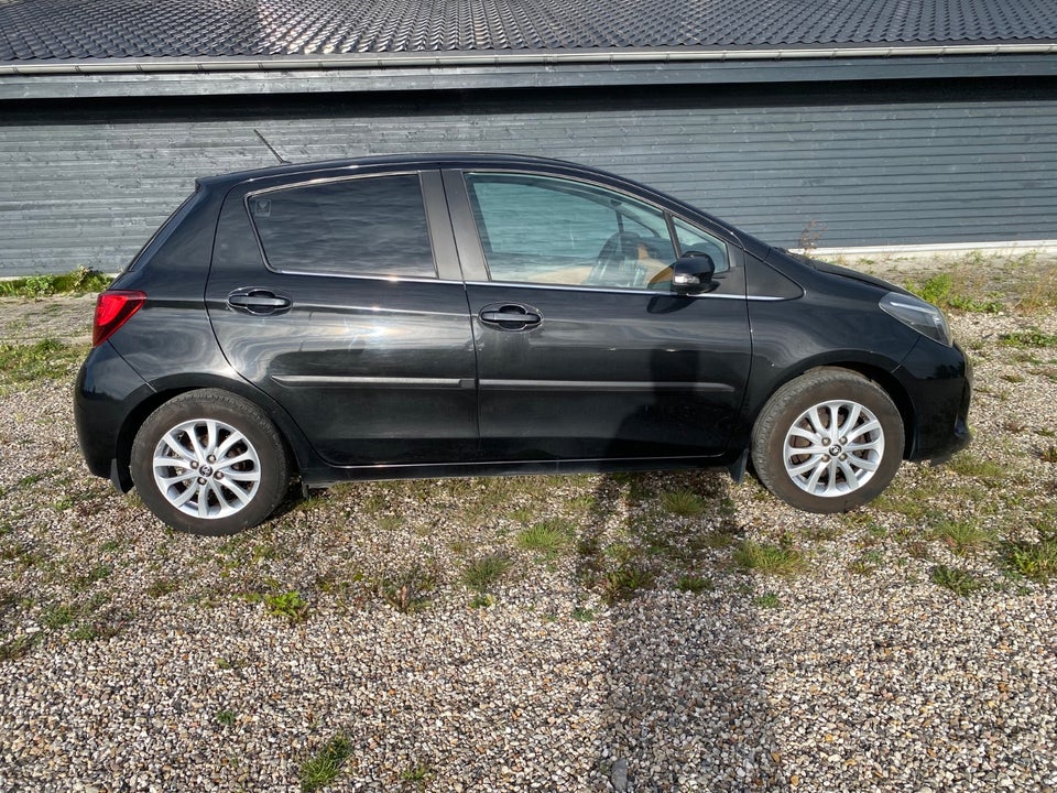 Toyota Yaris 1,3 VVT-i T2 Premium Luksus 5d