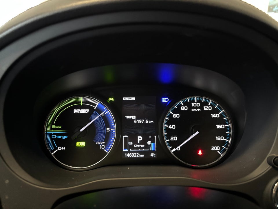 Mitsubishi Outlander 2,4 PHEV Invite CVT 4WD 5d