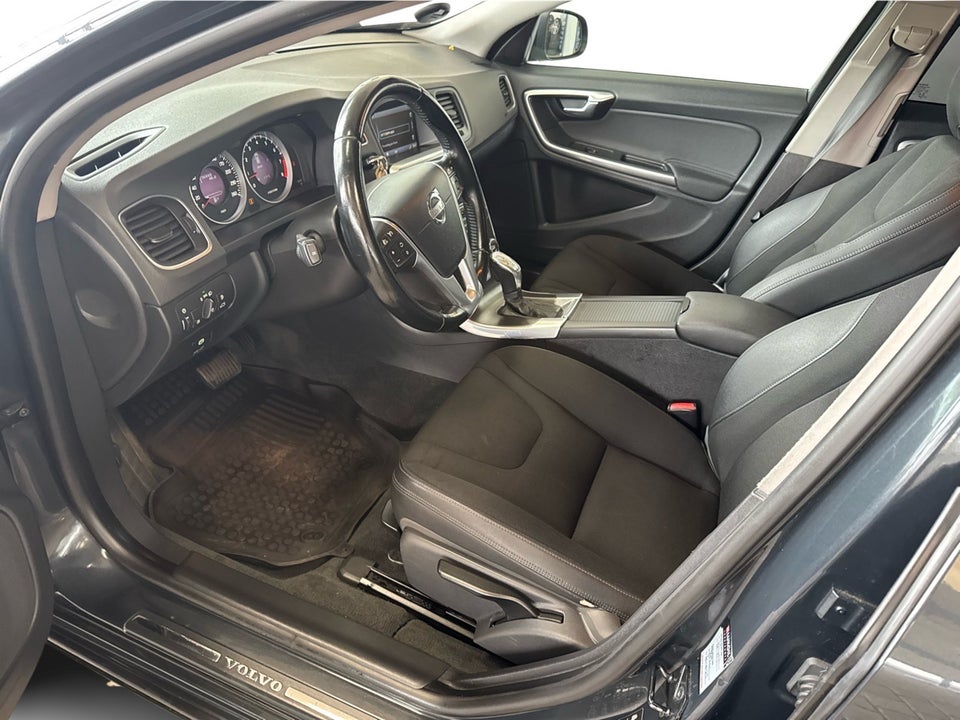 Volvo V60 1,6 T4 180 Momentum aut. 5d