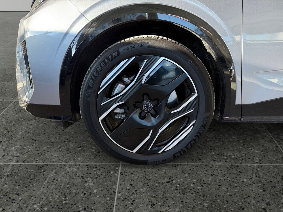 Peugeot e-3008 101 GT 5d