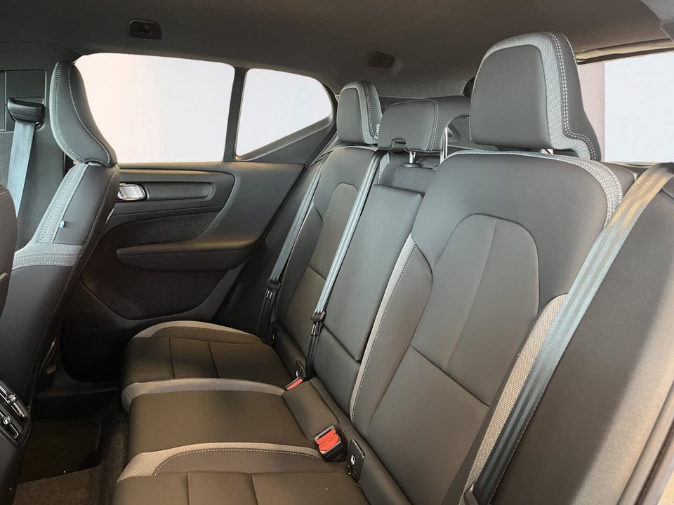 Volvo EX40 Extended Range Plus 5d