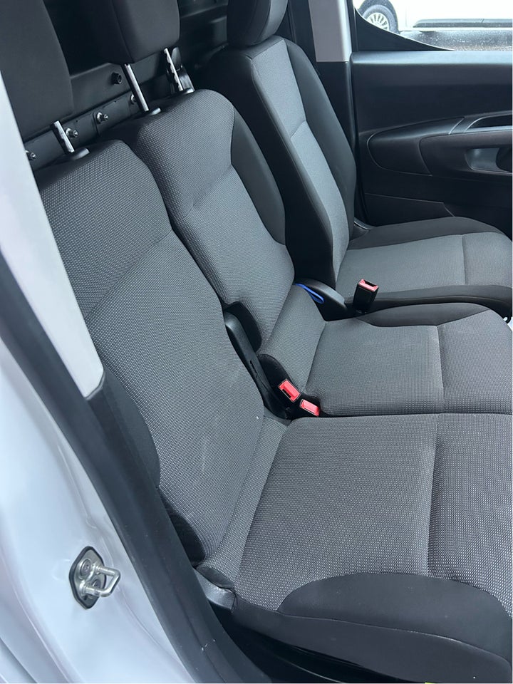 Toyota ProAce City 1,5 D 102 Medium Comfort 5d