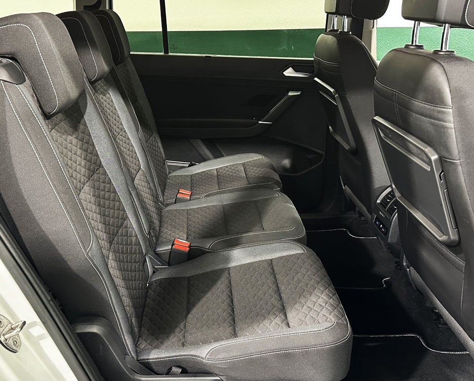 VW Touran 1,6 TDi 115 R-line DSG 7prs 5d