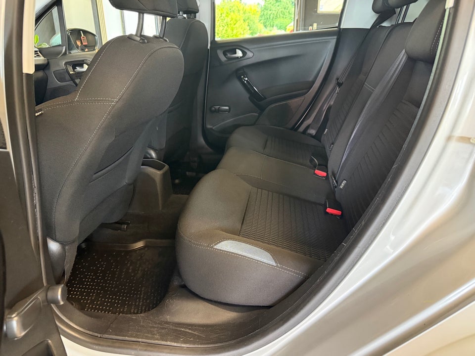 Peugeot 208 1,2 VTi Allure Sky 5d
