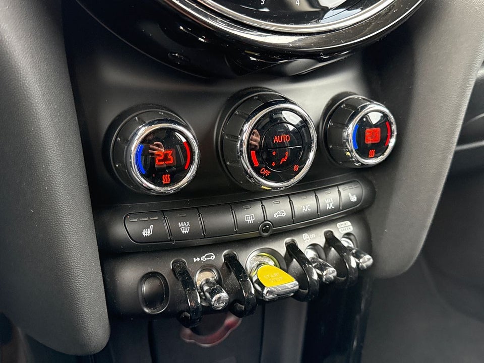 MINI Cooper SE Essential 3d