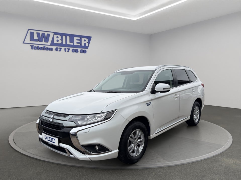 Mitsubishi Outlander 2,4 PHEV Invite CVT 4WD 5d