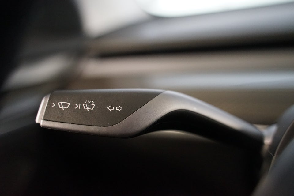 Tesla Model 3 Long Range AWD 4d