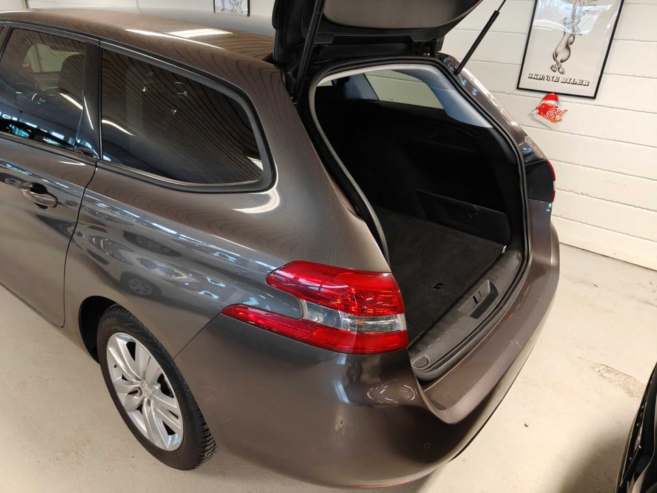 Peugeot 308 1,2 e-THP 110 Active SW 5d