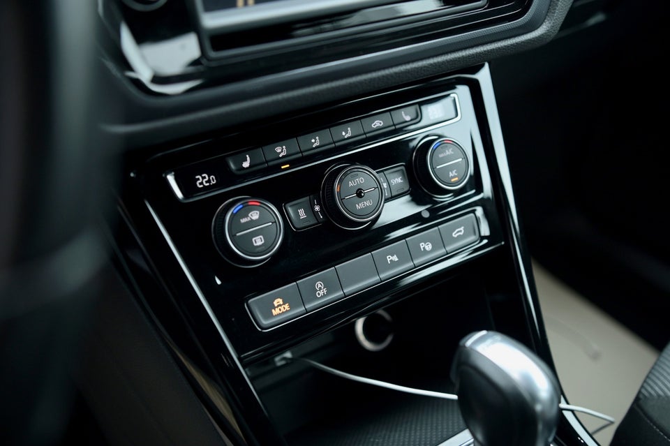 VW Touran 2,0 TDi 150 R-line DSG 7prs 5d