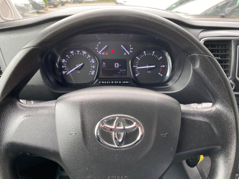 Toyota ProAce 2,0 D 122 Medium Comfort Master 6d